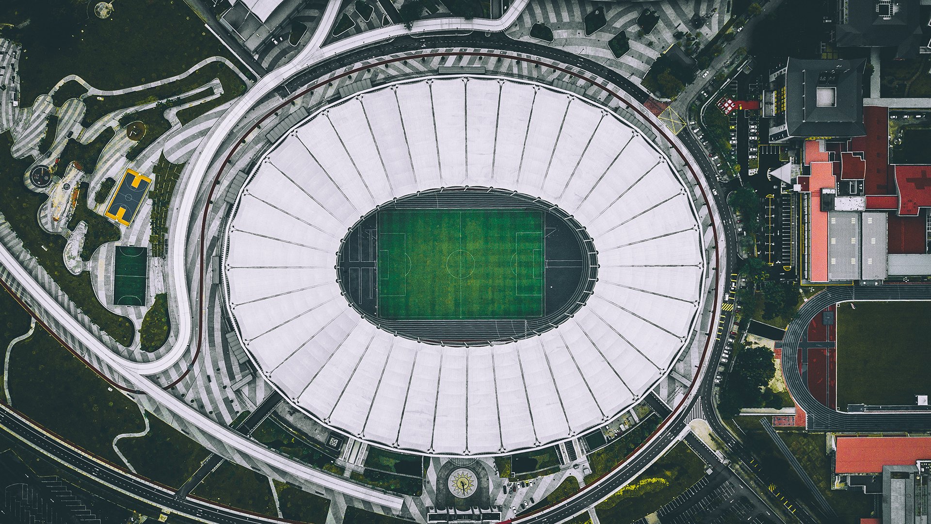 开云官方-巨星对决风云突变，拜仁教练怒斥裁判，海港悍将摔瓶泄愤—一场友谊赛引发的冲突纪实，友谊赛变味，拜仁教练怒斥裁判，海港悍将摔瓶泄愤